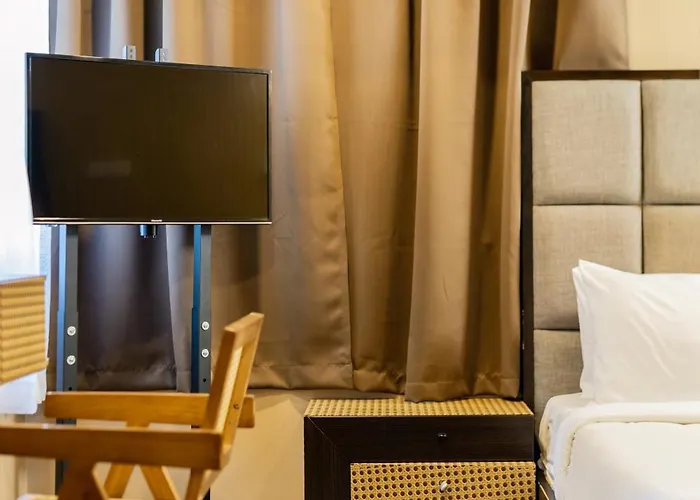 Mancave 2br Bgc Taguig Manilla