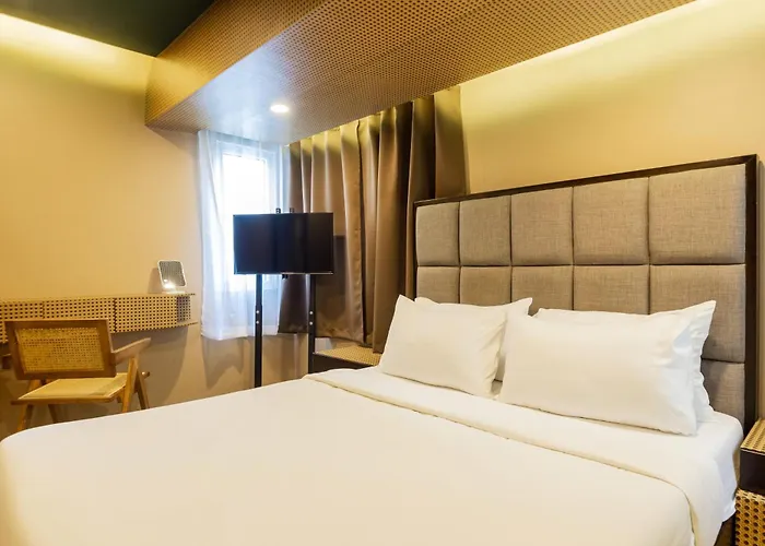 Mancave 2br Bgc Taguig