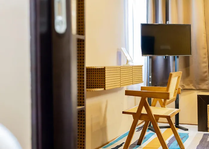 Mancave 2br Bgc Taguig *