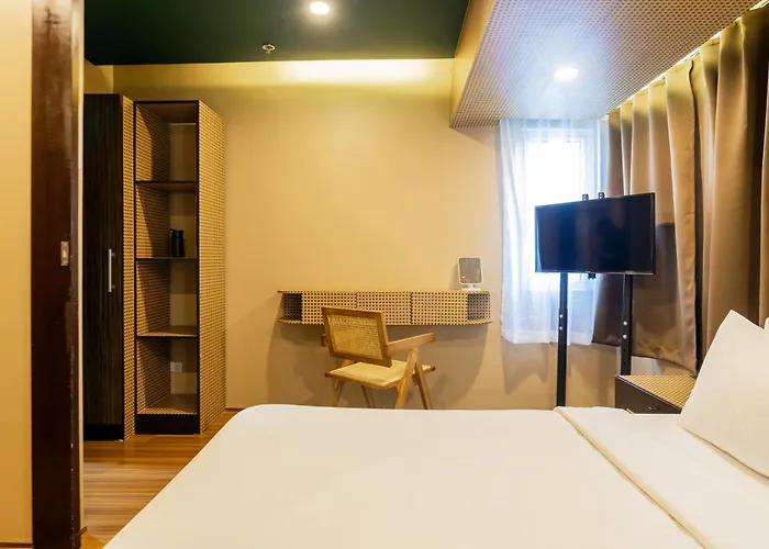 Mancave 2br Bgc Taguig *